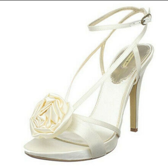 Max Studio Shoes - NIB MAXSTUDIO SATIN WHITE BRIDAL wedding HEELS 8.5
